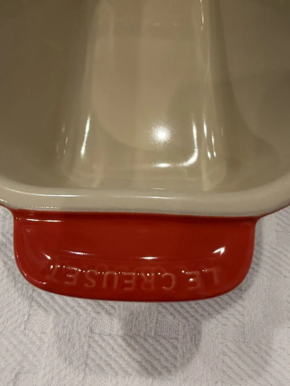 Le Creuset Cerise Red Rectangular Stoneware Baking Dish 9” Cream Interior